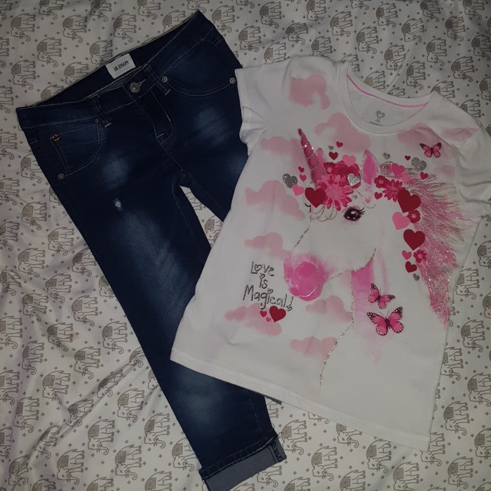 Hudson skinny capri pants with unicorn t-shirt